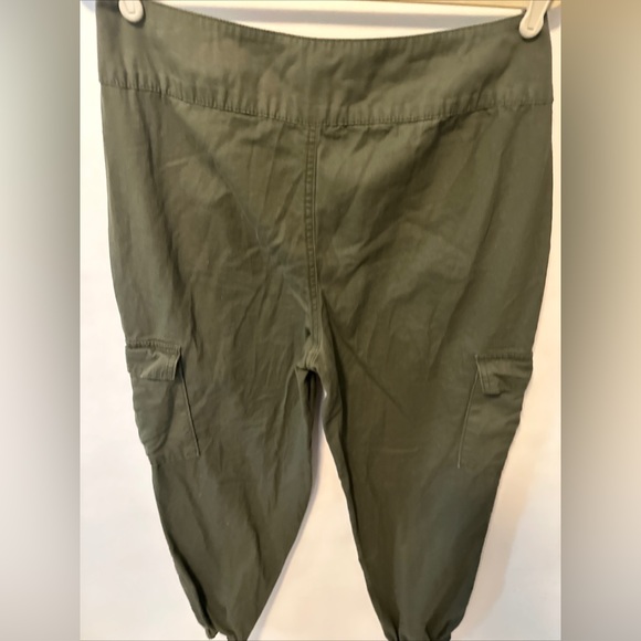 Wild Fable Women’s Army Green Tapered Ankle Cargo Jogger Pant Size 12 - Picture 2 of 2